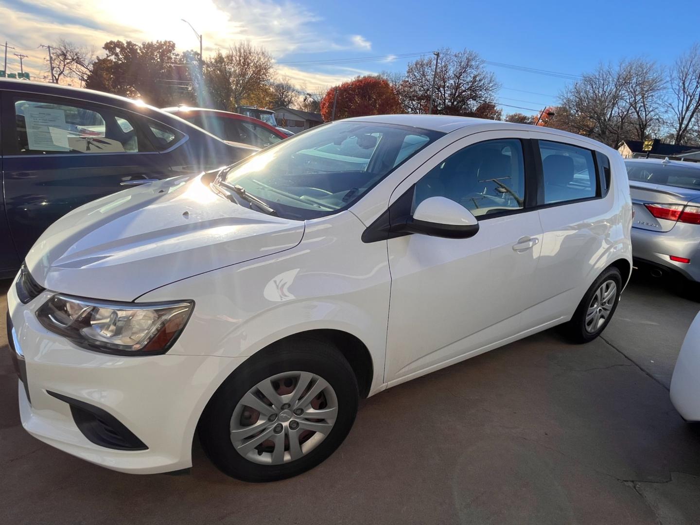 2017 WHITE CHEVROLET SONIC RS FL Auto Hatchback (1G1JG6SH9H4) with an 1.8L L4 DOHC 24V engine, 6A transmission, located at 8101 E. Skelly Dr., Tulsa, OK, 74129, (918) 592-3593, 36.121891, -95.888802 - Photo#3